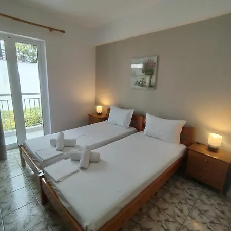 Platis House Apartment