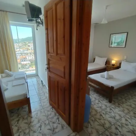 Lägenhet Platis House *